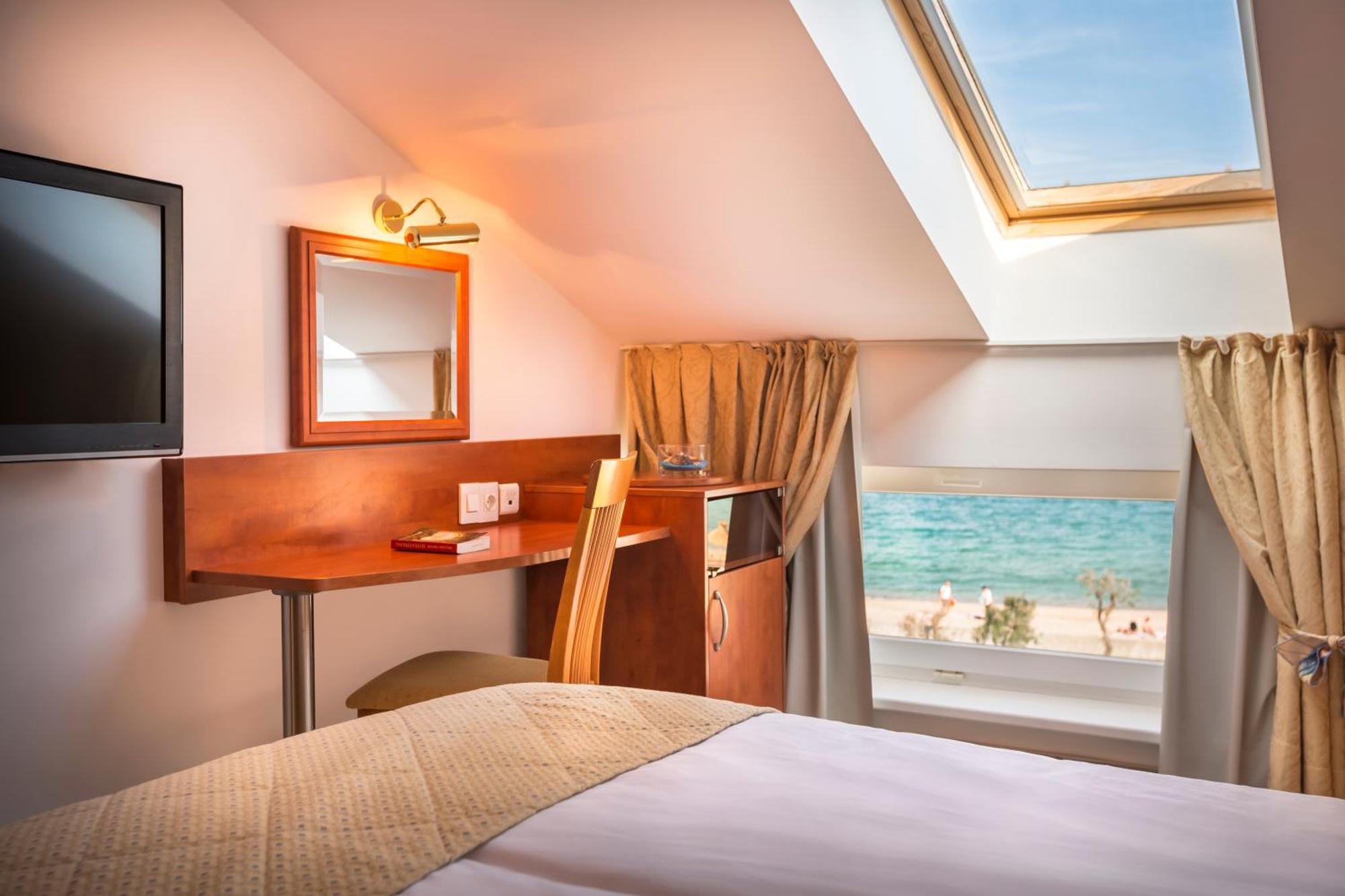 Sunny Baska Residence By Valamar, Ex Zvonimir Bagian luar foto