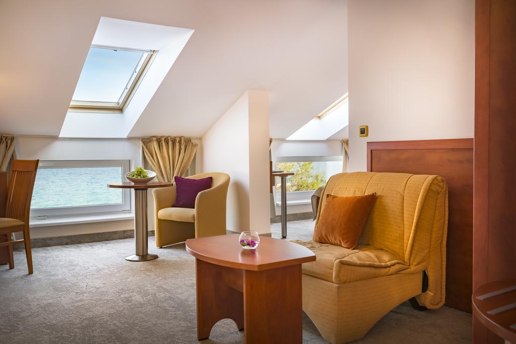 Sunny Baska Residence By Valamar, Ex Zvonimir Bagian luar foto